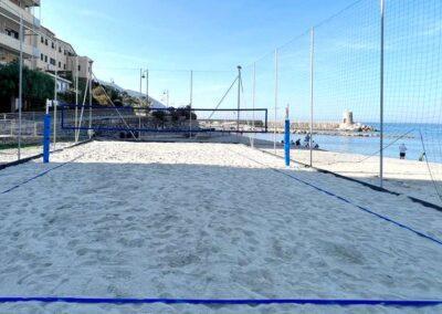 La Replayer Arena appena utlimata. Il campo, adatto a tutti i beach sports, si trova nella spiaggia libera a Est del porticciolo di Recco